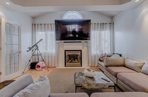 Schomberg House | Luxurious Family-Friendly House in Schomberg