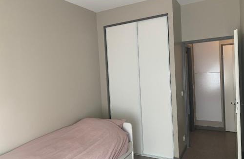 Bondy Apartment | Luxurious Flat in Bondy, (In front of the Train station)