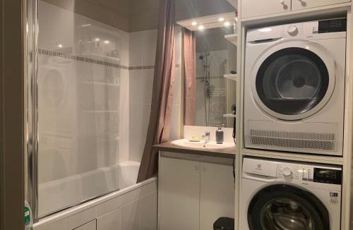 Bondy Apartment | Luxurious Flat in Bondy, (In front of the Train station)