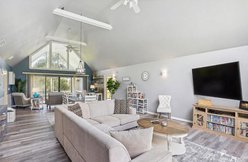 Indian Lake Estates House | Luxurious Florida Home with Pool and Canal Access