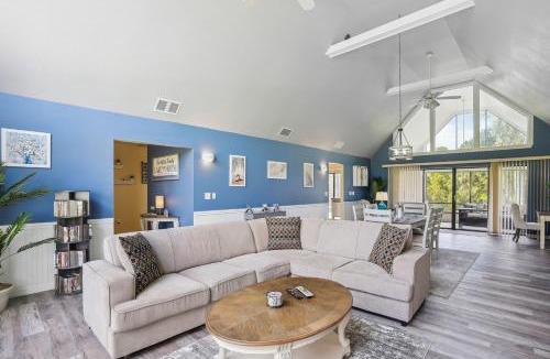Indian Lake Estates House | Luxurious Florida Home with Pool and Canal Access