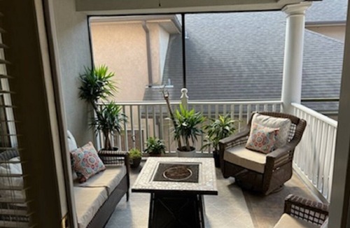Harvey House | Luxurious Gated Retreat Minutes from Downtown