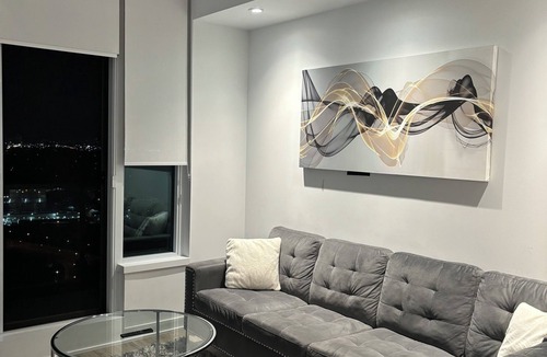 Swansea Condo | Luxurious High-Rise Condo with Stunning Waterfront Views