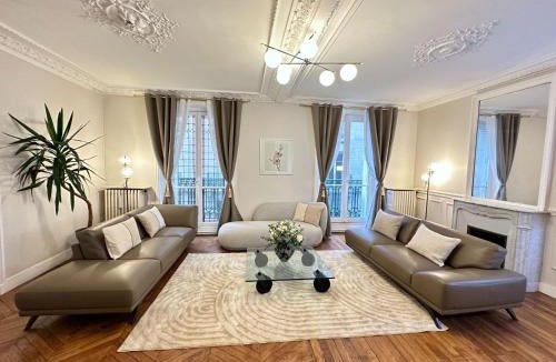 Saint-Merri Apartment | Luxurious Home in Le Marais