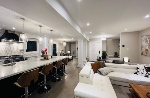 Clarkson-Lorne Park House | Luxurious Home in Mississauga Golf and Country Club