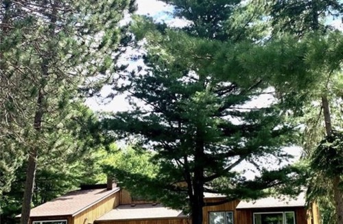 Callander Cottage | Luxurious Lake House with Hot Tub - Come and Enjoy and Unwind by Lake Nipissing!