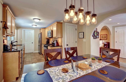 Skaneateles House | Luxurious pet friendly 3 bedroom home. Walking distance to downtown Skaneateles!
