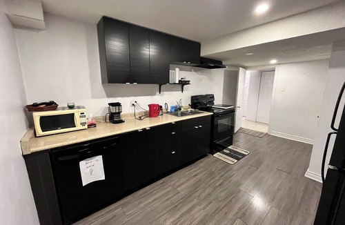 Churchill Meadows Apartment | Luxurious Retreat ; 2BR basement in Mississauga