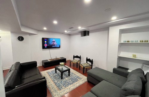 Churchill Meadows Apartment | Luxurious Retreat ; 2BR basement in Mississauga