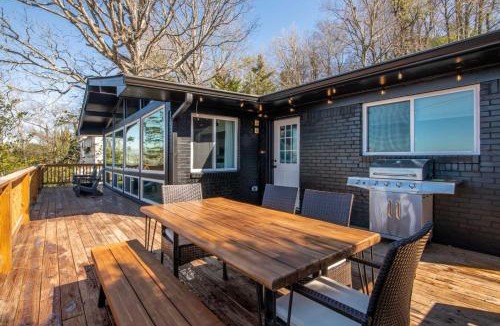 Forest Park House | Luxurious Retreat with Stunning Views Sleeps 16)