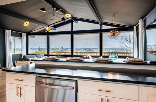 Forest Park House | Luxurious Retreat with Stunning Views Sleeps 16)