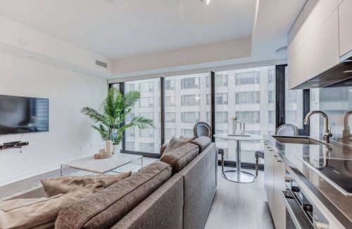 Bloor-Yorkville Condo | Luxurious Yorkville Condo Downtown Toronto 1br/1ba