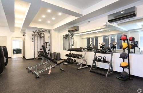 Olde Kensington Apartment | Luxury 1BR Loft - Skyline Views Pool Access