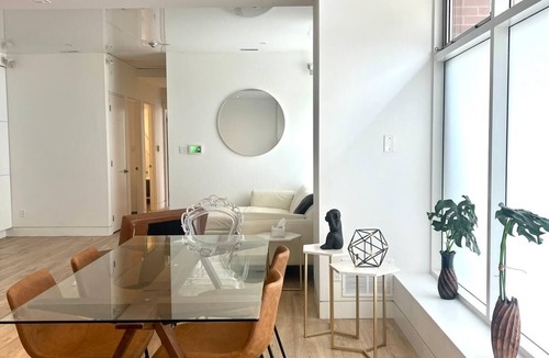 Fashion District Condo | Luxury 2-BR 2 BTH in Downtown Toronto's Trendy Core