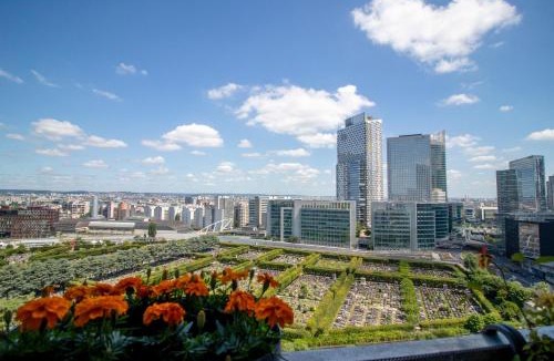 Puteaux Apartment | Luxury 2 rooms Apartment with balcony