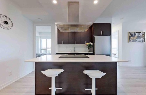 Humber Bay Apartment | Luxury 2BDR modern private condo in Toronto