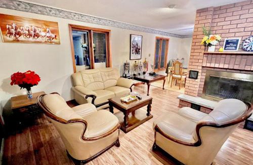 York Regional Municipality Apartment | Luxury 2BR home in Newmarket