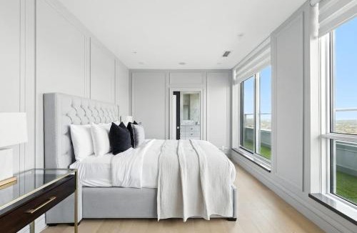 Downtown Toronto Apartment | Luxury 2BR Suite in Heart of Toronto Entertainment