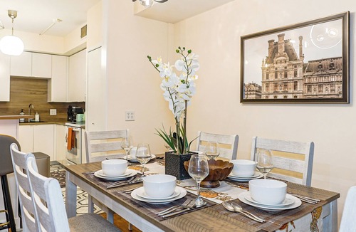 Old City Apartment | Luxury 3BR/3BA Air Hockey Lounge Walkable Old City