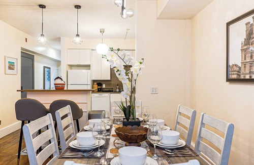 Old City Apartment | Luxury 3BR/3BA Air Hockey Lounge Walkable Old City