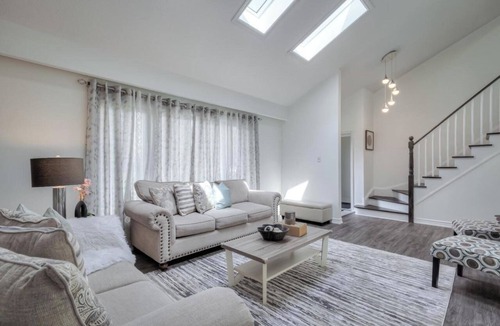 Innisfil House | Luxury 3BR Villa