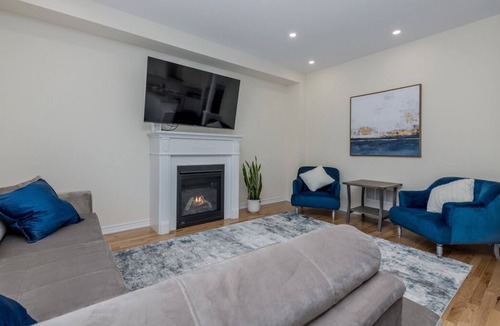 Innisfil House | *Luxury* 4 Bdrm Home w/5 Bath & Fast Internet
