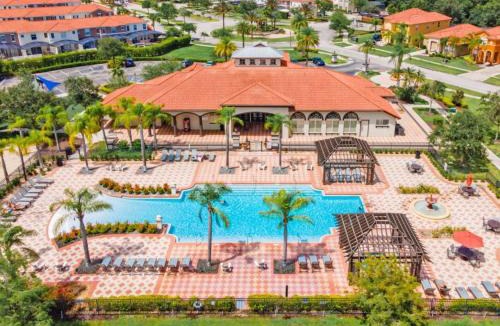 Bellavida House | Luxury 4 bedroom 3 bath pool Home 283