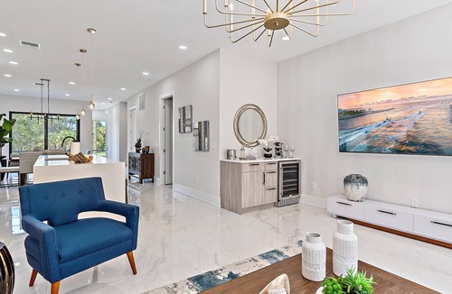 Downtown House | Luxury 4 Story Townhome with Elevator, Private Rooftop with Jacuzzi