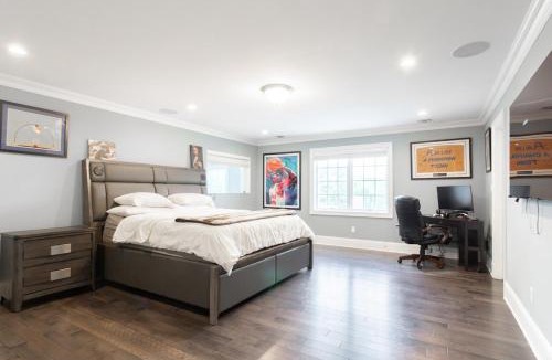 Melville House | Luxury 4BR Magical Oasis Villa Mansion with Indoor Basketball Court and Pool