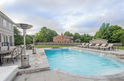 Melville House | Luxury 4BR Mansion w/Pool & Indoor Basketball Court Near Beach