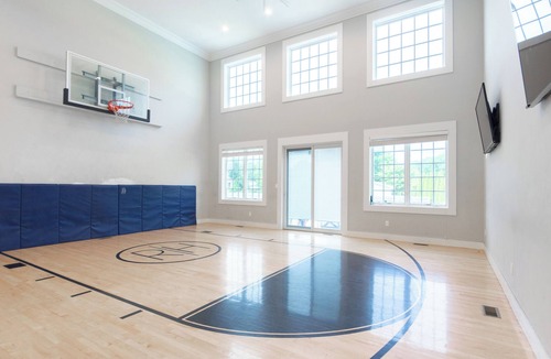 Melville House | Luxury 4BR Mansion w/Pool & Indoor Basketball Court Near Beach