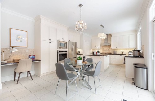 Richmond Hill House | Luxury 5 Bedroom Home in Richmond Hill, Free Parking, Private Gym