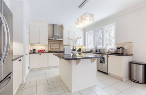 Richmond Hill House | Luxury 5 Bedroom Home in Richmond Hill, Free Parking, Private Gym
