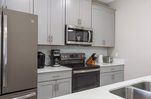 Kissimmee House | Luxury 5 BR at Disney Universal free heated pool high chair stroller playpen