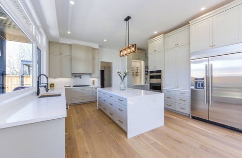 Burlington House | Luxury 5 BR, Gym, Sauna, Thtr, OD FP & Ktcn, Lake