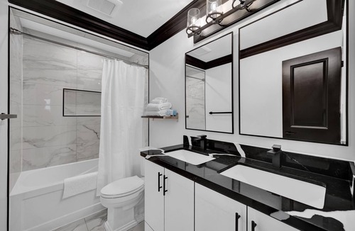 Brampton House | Luxury 5Star Home away from Home