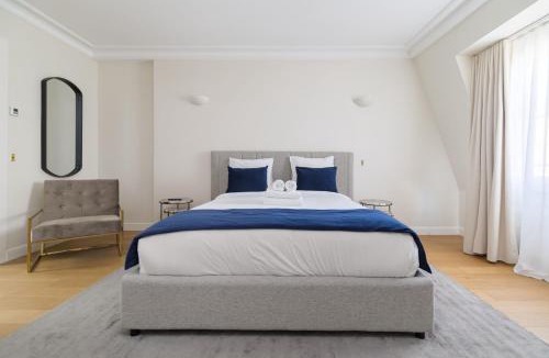 Champs-Elysees Apartment | Luxury apartments - Avenue Montaigne