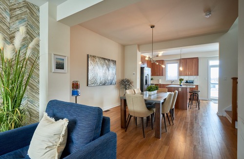 Wasaga Beach House | Luxury Beach House - Steps To Wasaga Beach