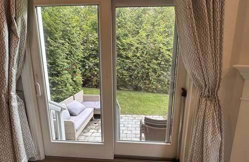 Highland Park House | Luxury, beautiful 5-bedroom townhome 3 min to NYC train
