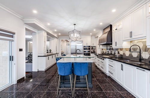 Brampton House | Luxury Castlemore Estate Spacious Lot With Parking