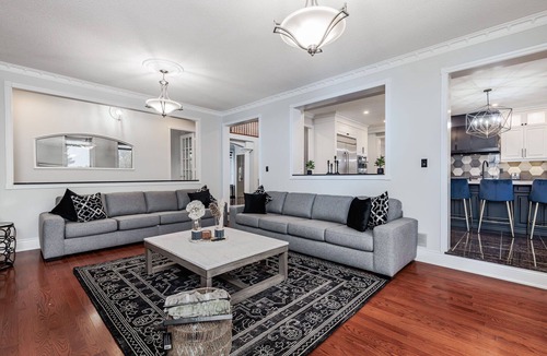 Brampton House | Luxury Castlemore Estate Spacious Lot With Parking