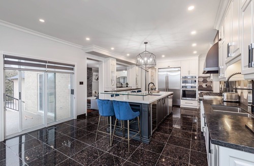 Brampton House | Luxury Castlemore Estate Spacious Lot With Parking