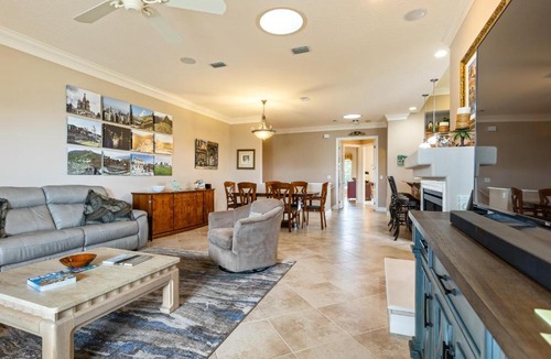 Cearra Del Ray Villa | Luxury Cearra Del Ray Townhome Seconds to Beach 2-Car Garage