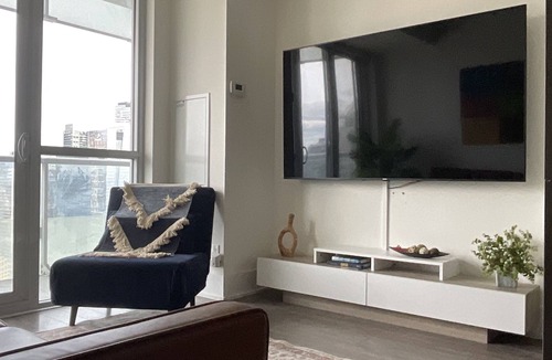 Toronto Entertainment District Condo | Luxury CN Tower Condo in the Heart of Toronto