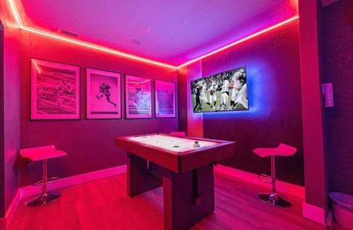 East Naples Villa | Luxury Escape Heated Pool Cinema & Game Lounge