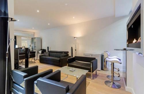 Auteuil Apartment | Luxury Flat with patio garden