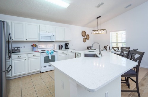 Highgate Park Villa | Luxury Florida villa close to Disney with SOUTH FACING private pool/spa