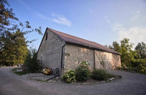Elora Cabin | Luxury Glamping on Elora Sunflower Farm - Firefly