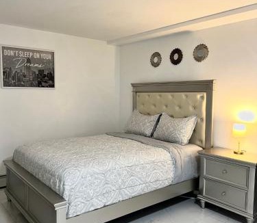 Queens House | Luxury Guest Home - 10 Min to JFK