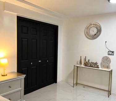 Queens House | Luxury Guest Home - 10 Min to JFK